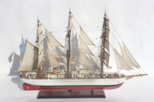 Maqueta de Velero ARA LIBERTAD-Argentina, Artesanía en Madera Pintada a Mano, Decoración de Mesa para el Año Nuevo Chino, Vietnam - Product Image 5