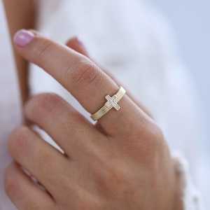 Croix formes rond laboratoire cultivé diamant bague Unique cérémonie religieuse bague cadeau pour les femmes 10K or massif Fine cadeau bijoux pour elle - Product Image 4