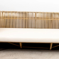 Modernes Handgewebtes Rattan-Sofa - Minimalistisches Boho-Sofa mit Kissen für Innen- und Terrassennutzung