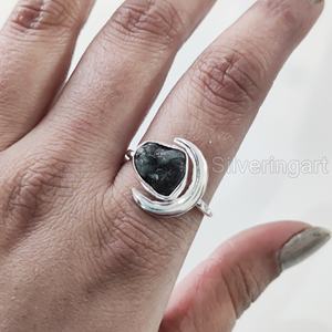 Joyería de piedra en bruto, anillo de mujer, piedra preciosa Esmeralda cruda Natural, piedra natal de mayo, anillo de luna creciente, joyería, anillo de Plata de Ley 925 - Product Image 1