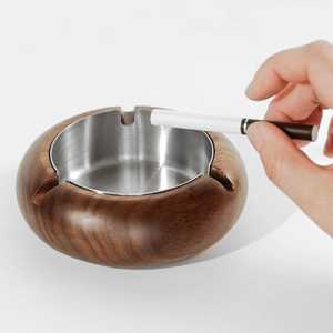 Cenicero de madera redondo clásico Mezcla perfecta elegante y práctica - Product Image 1