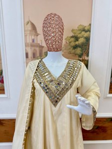 Ensemble Salwar Élégant pour Femmes en 3 Pièces avec Haut/Ensemble Bas et Dupatta pour les Occasions de Fête et Festives - Design Moderne Longueur Genou Meilleur Prix - Product Image 3