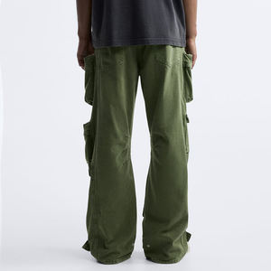 กางเกงคาร์โก้ลำลองผู้ชาย มีกระเป๋าแบบมีฝาปิด เอวผูกเชือก ทรงตรง ดีไซน์ทันสมัย ขายส่งจากโรงงาน รับผลิตตามแบบ - Product Image 2