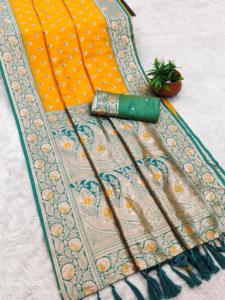 Saree en soie Banarasi souple avec touche-à-tout Meenakari Design Tissage Zari pour fêtes et mariages Style formel - Product Image 6