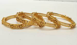 Ensemble de 4 bracelets pour femmes plaqués or 24 carats de Dubaï, de haute qualité, populaires, économiques, 2 GRM, accessoires à la mode - Product Image 2