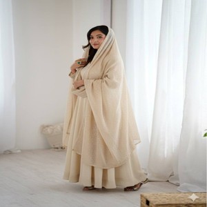 Conjunto de Vestido, Pantalón y Dupatta de Algodón Chanderi de Diseño VASTRA COTTAGE con Bordado a Mano, Encaje Dorado, Traje de Fiesta para Mujer - Product Image 3