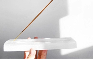 Piedra Lunar de Selenita Pulida de 6 cm, Escultura Única - Product Image 3