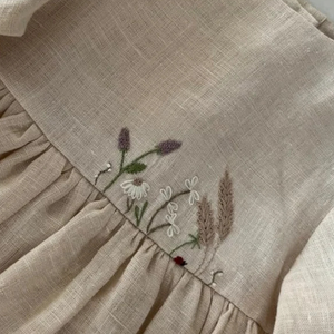 Vestido de lino suave bordado a mano para niñas, estilo informal para el primer cumpleaños de niños pequeños, OEM hecho en Vietnam - Product Image 5