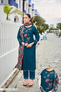 Kurta/Kurti prêt-à-porter pour femmes, en viscose lourde multicolores, brodé et imprimé numériquement, vente en ligne - Product Image 4
