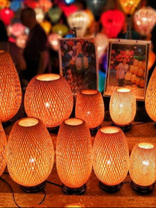 Vente en gros de lanternes en soie écologiques faites à la main vietnamiennes pour Noël et Pâques Couleurs et tailles personnalisées disponibles - Product Image 6