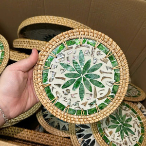 Sous-verre rond en rotin fait à la main avec mosaïque décorative en nacre, vente en gros directe d'usine, logo personnalisé, Vietnam - Product Image 3