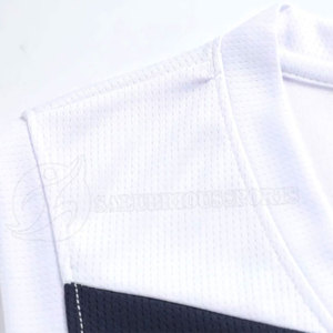 Conjunto de uniforme de baloncesto sin mangas de diseño personalizado, Camiseta reversible y opciones cortas transpirables de talla grande - Product Image 3
