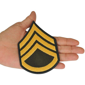 Badges classés brodés personnalisés avec des options de logo personnalisé de couture durable pour la décoration d'uniforme et la tenue formelle - Product Image 2