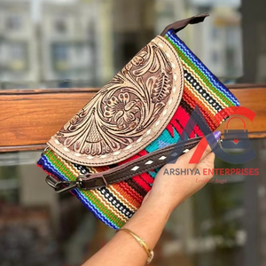 Bolso de mano de cuero con herramientas aztecas hecho a mano, elegante manta de sillín para mujer, carteras de cuero, bolso de mano de cuero con herramientas de alta calidad - Product Image 1