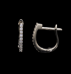 Boucles d'oreilles créoles classiques en or 0.16CTW 14K Réglage élégant de la broche Conception sécurisée avec des diamants naturels de taille ronde - Product Image 4