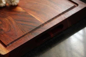 Tabla de cortar de madera personalizada de alta calidad para uso pesado Tabla de cortar de madera de acacia hecha a mano con grano único - Product Image 2