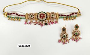 Ensemble de colliers en perles à double couche charmant avec finition dorée pour les mariages indiens, les demoiselles d'honneur et les fêtes de fiançailles - Product Image 5