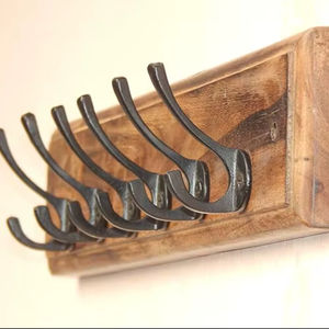 Cintre en bois massif de qualité supérieure pour hôtel et boutique, cintre en bois classique pour une organisation intemporelle de la garde-robe à prix avantageux - Product Image 1