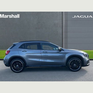 Voitures d'occasion Boîte de vitesses automatique Conduite à droite Caméra arrière intérieure en cuir foncé Galerie de toit en métal Norme d'émission Euro VI - Product Image 1