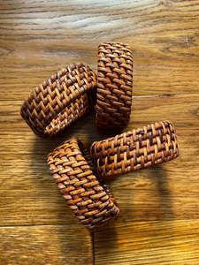 Ensemble de ronds de serviette en osier Boho pour décor de table à manger porte-serviettes fait main en raphia naturel - Product Image 3