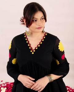 Kurtis en rayonne lourde nouvellement lancé avec travail manuel et broderie Collection Eid de style indien vente de robe 2025 - Product Image 2