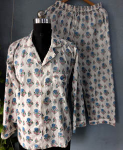 Conjunto de Pijama de Algodón Tejido a Mano, Hermoso Estampado Floral, Ligero, Transpirable y Suave, Regalos de Verano/Primavera/Otoño para Ella - Product Image 1
