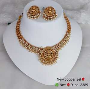 SOUTH INDIAN LAXMI STLYISH ANTIGUO TRADICIONAL Y DE MODA SOUTH INDIAN TEMPLE JOYERÍA SET COLLAR Y PENDIENTES GARGANTILLA REDONDA - Product Image 3