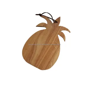 Planche à découper en bois pour couper les légumes avec finition polonaise en bois naturel en forme d'ananas avec poignée en caoutchouc pour la cuisine