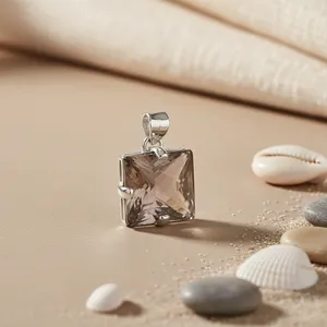 Pendentif géométrique en or blanc 14 carats avec diamant taille émeraude, collier plaqué rhodium pour femme, à porter au quotidien - Product Image 3