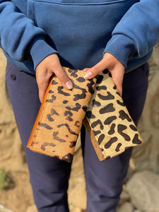 Nouveau vrai cheveux faits à la main sur la peau imprimé Animal fourrure portefeuille à deux volets en cuir Snap fourrure pochette sac à main Unique mignon vraie vache cacher fourrure sac à main - Product Image 3
