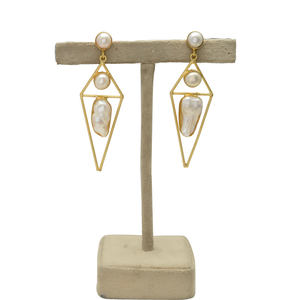 Pendientes de Perlas de Agua Dulce Naturales Blancas Ostra, Estilo Vintage, Latón Chapado en Oro de 24K, Hechos a Mano, para Boda, para Mujer - Product Image 3