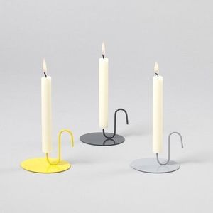 Portavelas de metal de color esmaltado con diseño único, perfecto para la decoración contemporánea del hogar y la iluminación de velas - Product Image 2