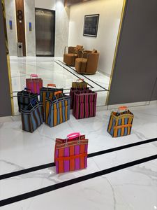 ถุงช้อปปิ้งผ้าไนลอนโพลีโพรพิลีนแบบใช้ซ้ำได้เป็นมิตรกับสิ่งแวดล้อมถุงช้อปปิ้งผ้าทอพิมพ์ออฟเซตมีซิปด้านบนดีไซน์ตามสั่ง-อินเดียจำนวนมาก - Product Image 4