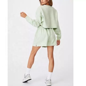 2022 nouveau Design femmes gaufré tricoté survêtement court ensemble ample Fitness séchage rapide respirant sweat brodé solide pull - Product Image 4