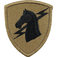 Écussons brodés 3D en relief personnalisés OEM, badges uniformes brodés à la machine à coudre avec couleur personnalisée et strass sur toile