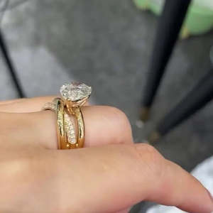 Bague de fiançailles pour femme certifiée IGI avec diamant de laboratoire de 5,00 ct en forme de poire, pierres latérales de 0,50 ct, bande torsadée, clarté D-E-F VVSVS - Product Image 6