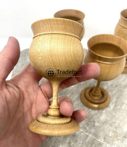 Vidrio de madera rústico para ferias artesanales Vasos ecológicos naturales para exhibiciones de productos hechos a mano y mercados de pulgas de Tradebyd - Product Image 5