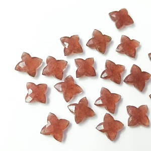 Quartz fraise rose naturel trèfle à quatre feuilles breloques en forme de Quartz sculpté à la main perles de pierres précieuses à facettes pour la fabrication de bijoux en vrac - Product Image 1