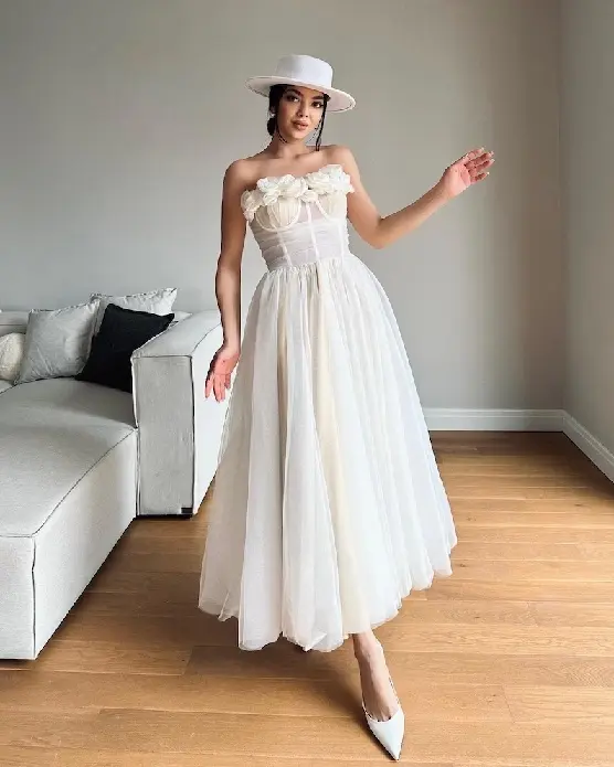 Trắng quây satin và vải tuyn bóng Gown Wedding Dress đối với phụ nữ vải tuyn ăn mặc với hoa hồng