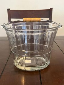 Cubo de hielo de cristal moderno con cuerpo angular y base fuerte ideal para bares clásicos y cócteles - Product Image 2