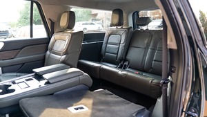 Lincoln Navigator Présidentiel 2024 Neuf/Occasion Spécifications GCC Sièges en Cuir Automatiques Toit Ouvrant Panoramique Phares LED à Vendre - Product Image 3