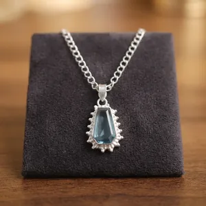 Colgantes de latón clásicos hechos a mano con topacio azul cielo tallado en ataúd y engaste de bisel, para joyería de diseño unisex - Product Image 4