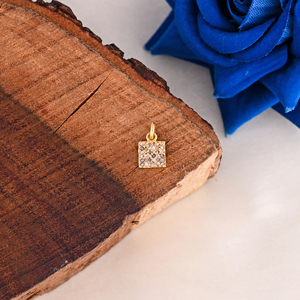 Charm Cuadrado de Plata de Ley 925 Chapado en Oro Vintage con Diamantes Pavé de 9x9 mm, Talla Unisex - Product Image 1