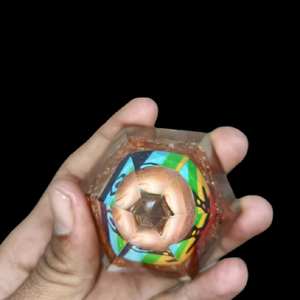 Pirámide de cristal de orgonita de cornalina roja Estilo Chakra Patrón caído Generador de energía Piedra preciosa Curación Tipo de ágata Pirámides de organita - Product Image 3