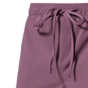 Pantalones cortos deportivos para hombres hechos de poliéster 100% con tela transpirable y de secado rápido ideal para el fitness de verano - Product Image 6