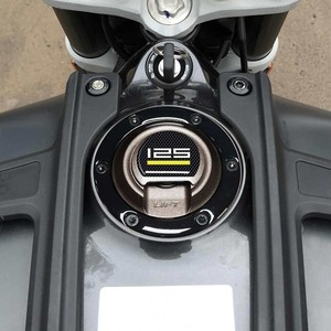 Adesivo 3D in Resina su Misura per Serbatoio Moto Husqvarna Svartpilen 125 - Product Image 1