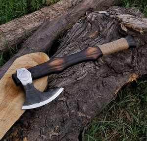 Hacha Tomahawk Artesanal de Acero Industrial con Alto Contenido de Carbono, Multiusos, para Camping, Supervivencia al Aire Libre, Mango de Madera Natural y Cuero - Product Image 6