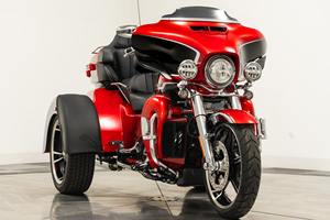 TUK 2021 CVO Tri-Glide Naranja Atardecer y Negro Disponible para Venta en 2023 2024 2025 con Rendimiento Completo - Product Image 5