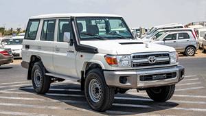 Toyota Land Cruiser lc76 4.5L D 2022 d'occasion propre - Product Image 4