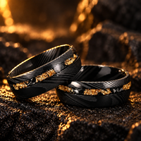 Bague pour homme JLM en acier Damas noir 8 mm avec incrustation de feuille d'or météorite, polie, pour mariage ou promesse, bijou masculin, vente chaude